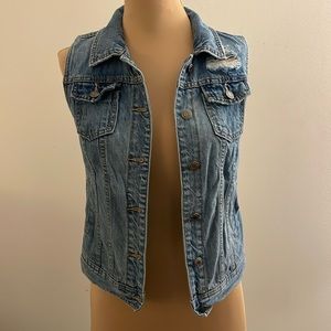 Sleeveless Jean jacket